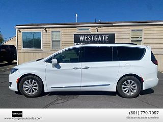 2017 Chrysler Pacifica Touring-L VIN: 2C4RC1BGXHR592782