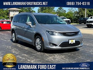 2017 Chrysler Pacifica Touring-L 2C4RC1BG0HR683401 in Springfield, IL 1
