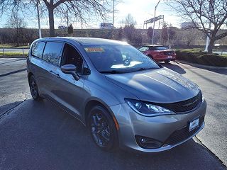 2018 Chrysler Pacifica Touring 2C4RC1FG0JR188678 in Matteson, IL 3
