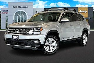 2018 Volkswagen Atlas SE VIN: 1V2LR2CA3JC555378