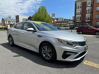 2019 Kia Optima LX VIN: 5XXGT4L33KG296684