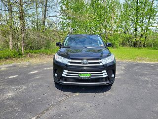 2019 Toyota Highlander XLE 5TDJZRFH5KS584617 in Greene, ME