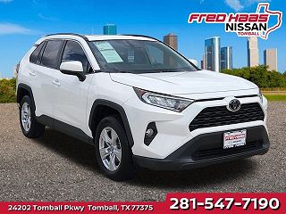 2019 Toyota RAV4 XLE VIN: JTMW1RFV5KD014700