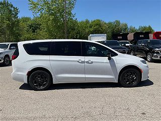 2024 Chrysler Pacifica Select 2C4RC1S70RR137859 in Madison, OH 11