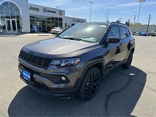 2024 Jeep Compass Latitude 3C4NJDBN9RT600664 in Roseburg, OR 1